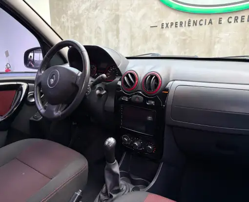RENAULT-SANDERO-2014