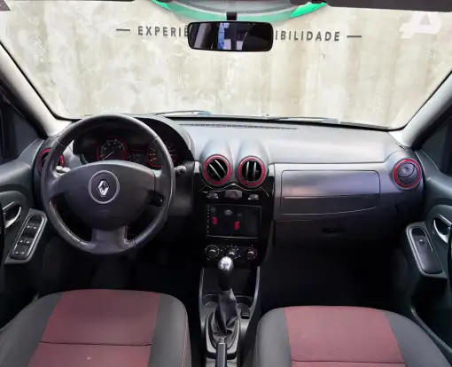 RENAULT-SANDERO-2014