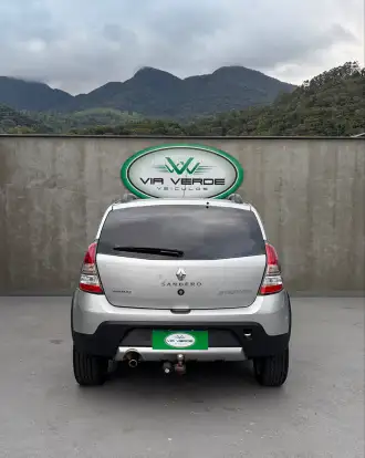 RENAULT-SANDERO-2014