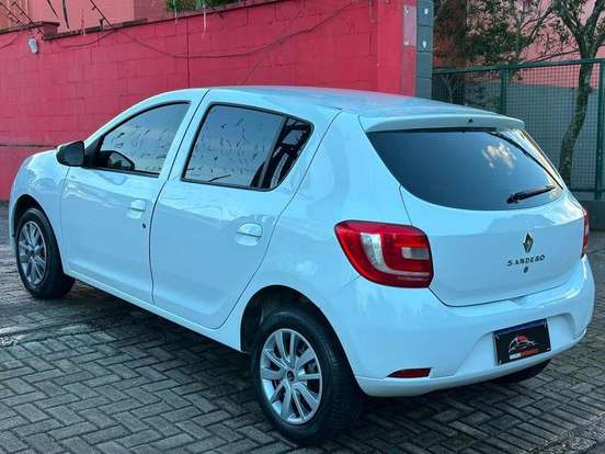 RENAULT-SANDERO-2017