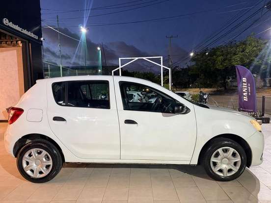 RENAULT-SANDERO-2018
