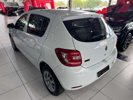 RENAULT-SANDERO-2019