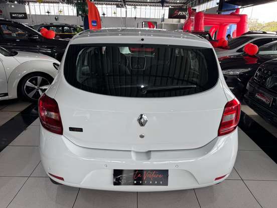 RENAULT-SANDERO-2019