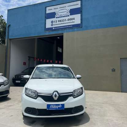RENAULT-SANDERO-2017