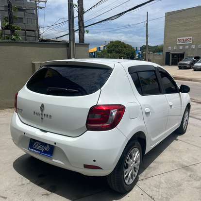 RENAULT-SANDERO-2017