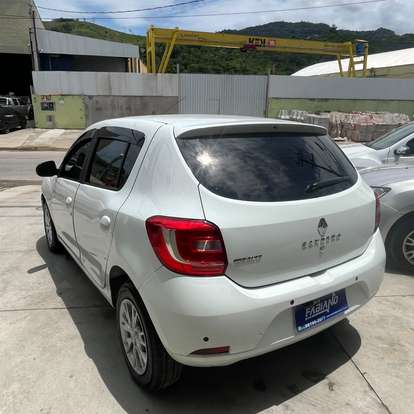 RENAULT-SANDERO-2017