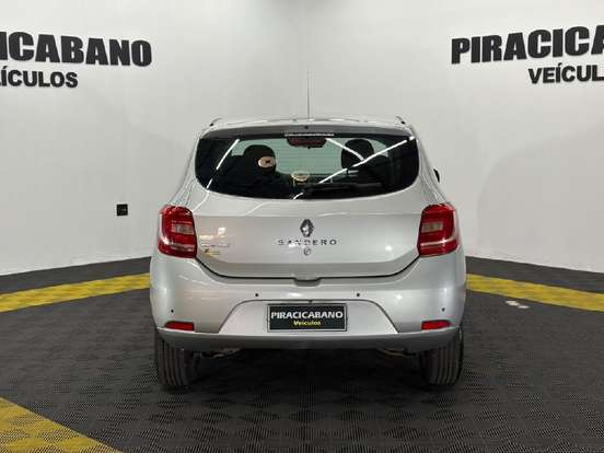 RENAULT-SANDERO-2016