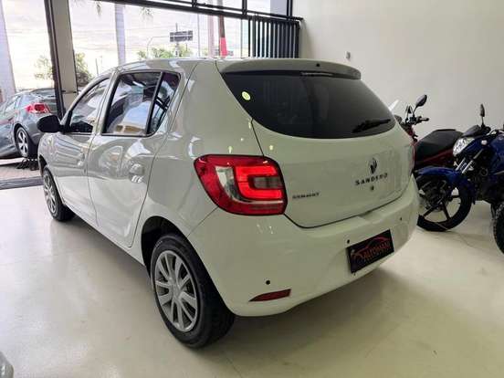 RENAULT-SANDERO-2019