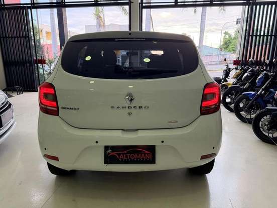 RENAULT-SANDERO-2019