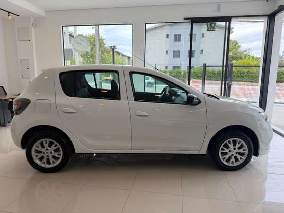 RENAULT-SANDERO-2022