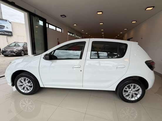 RENAULT-SANDERO-2022
