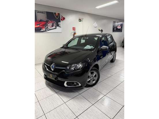 RENAULT-SANDERO-2018