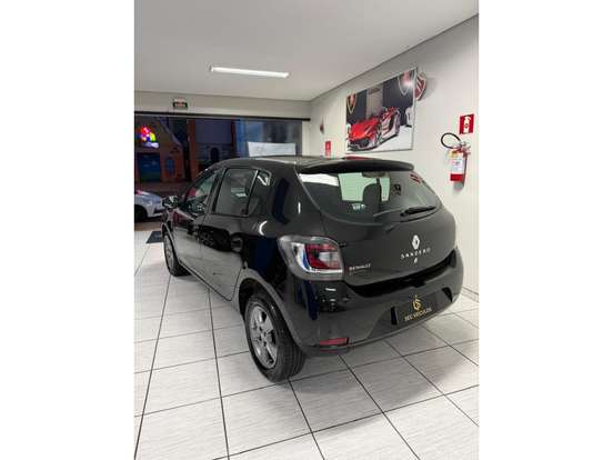 RENAULT-SANDERO-2018