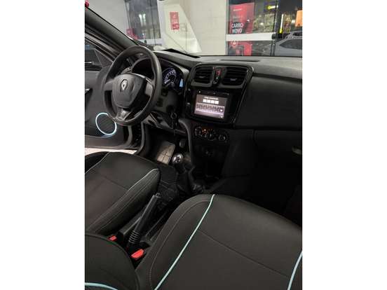 RENAULT-SANDERO-2018