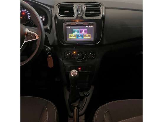 RENAULT-SANDERO-2020