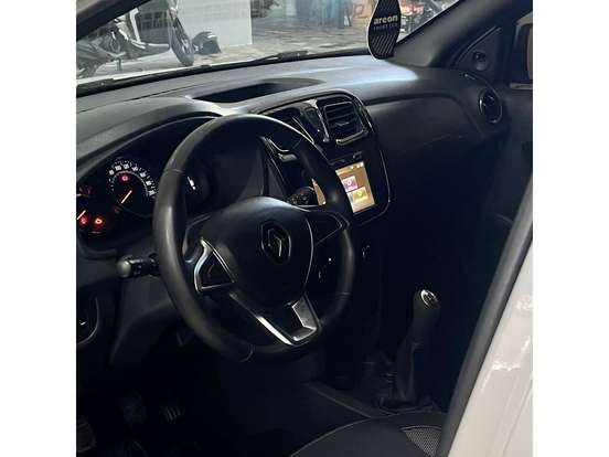 RENAULT-SANDERO-2020