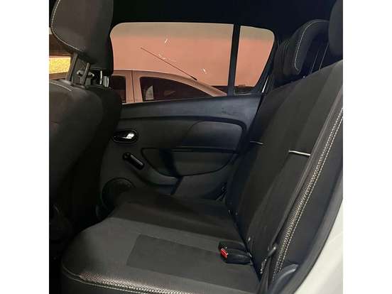 RENAULT-SANDERO-2020