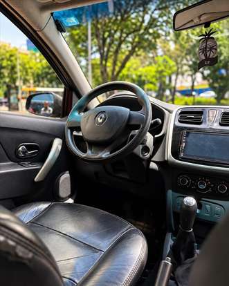 RENAULT-SANDERO-2014
