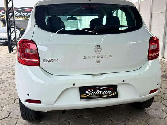 RENAULT-SANDERO-2015