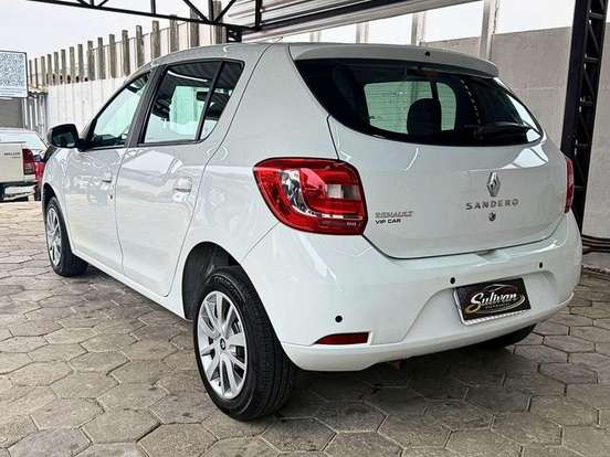 RENAULT-SANDERO-2015