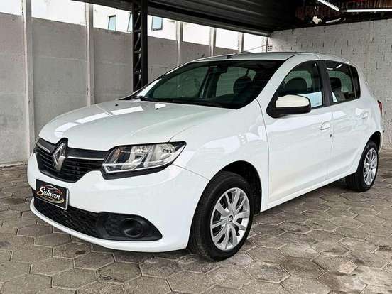 RENAULT-SANDERO-2015