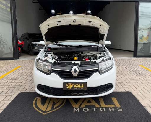RENAULT-SANDERO-2015