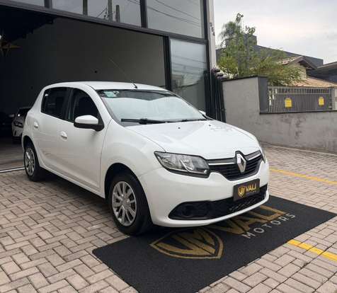 RENAULT-SANDERO-2015