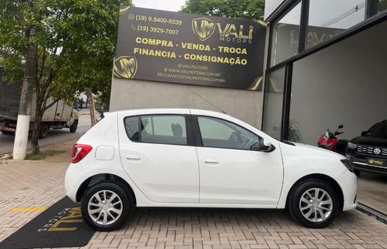 RENAULT-SANDERO-2015