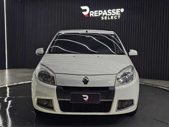 RENAULT-SANDERO-2012