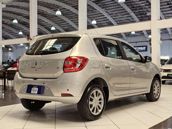 RENAULT-SANDERO-2016