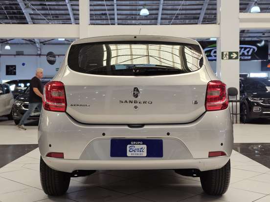RENAULT-SANDERO-2016