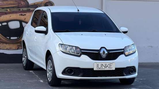 RENAULT-SANDERO-2016