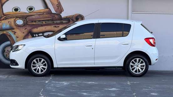 RENAULT-SANDERO-2016