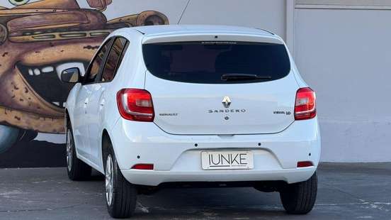 RENAULT-SANDERO-2016