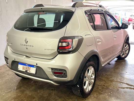 RENAULT-SANDERO-2018