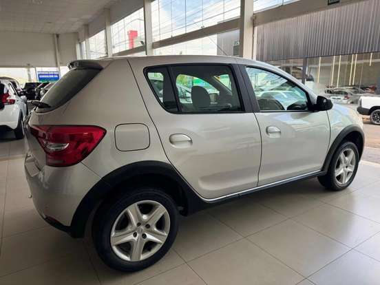 RENAULT-SANDERO-2019