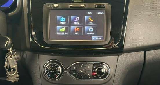 RENAULT-SANDERO-2014