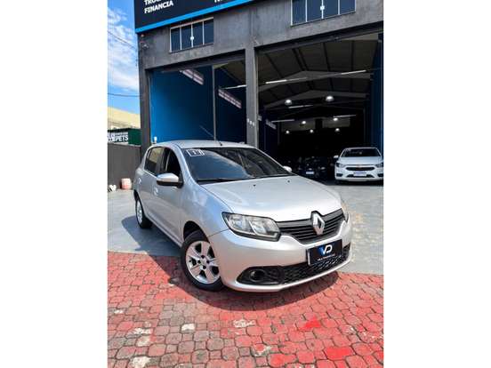 RENAULT-SANDERO-2016