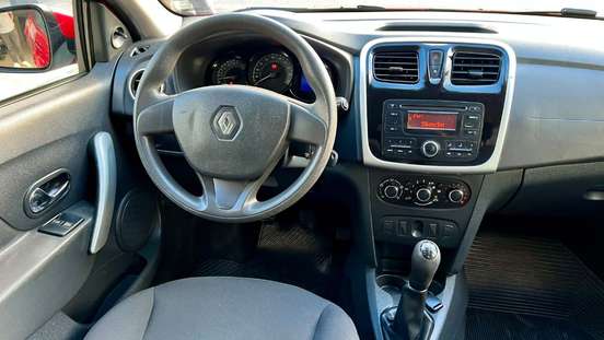 RENAULT-SANDERO-2014