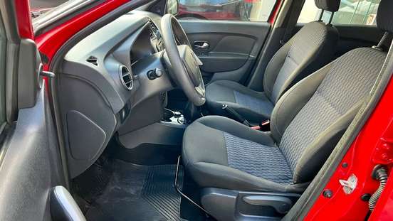 RENAULT-SANDERO-2014