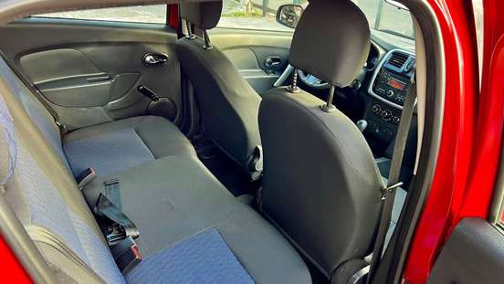 RENAULT-SANDERO-2014