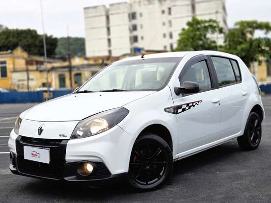 RENAULT-SANDERO-2012