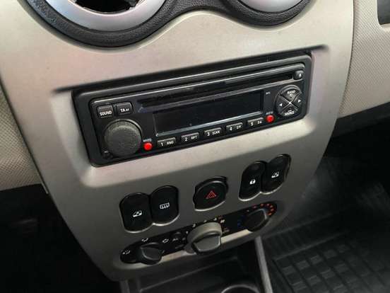 RENAULT-SANDERO-2008