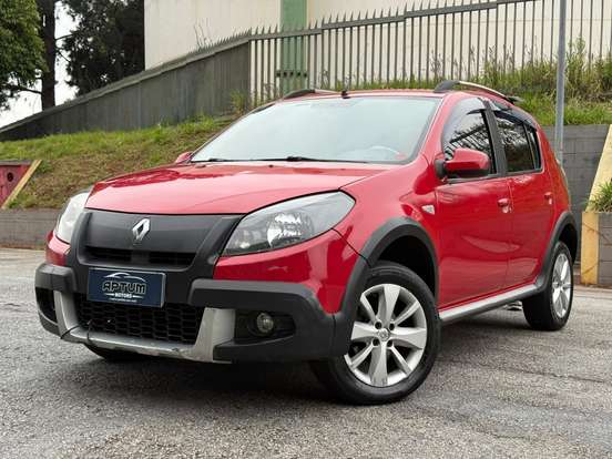 RENAULT-SANDERO-2013