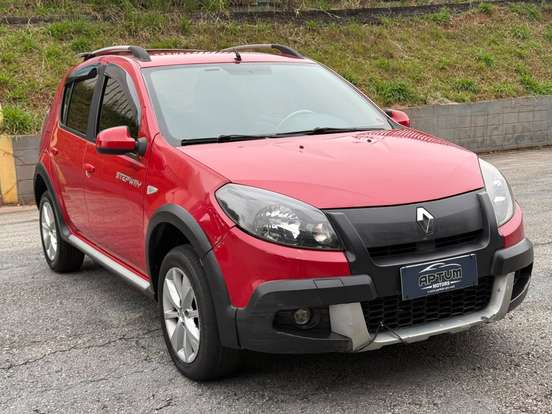 RENAULT-SANDERO-2013