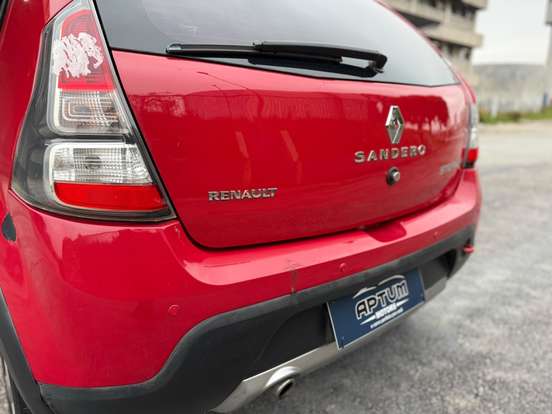 RENAULT-SANDERO-1.6 STEPWAY 16V FLEX 4P AUTOMÁTICO RENAULT-SANDERO-2013