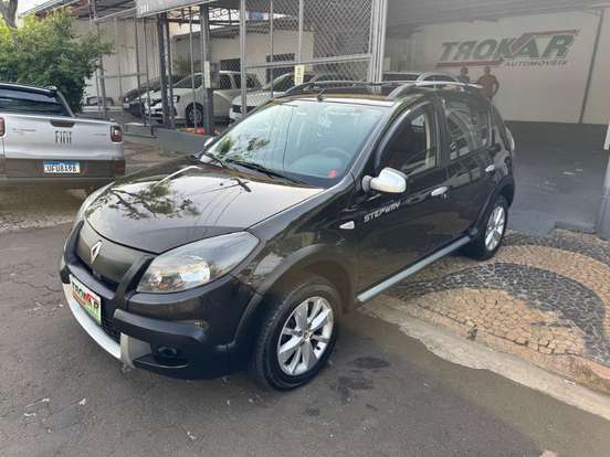 RENAULT-SANDERO-2011