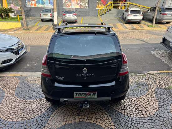 RENAULT-SANDERO-2011