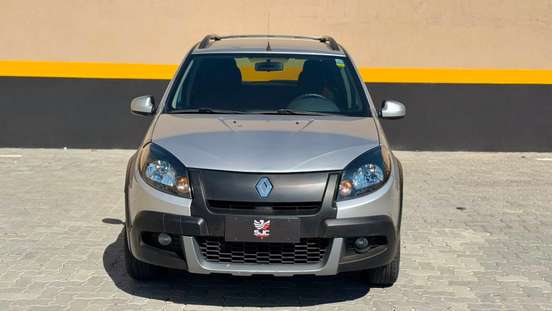 RENAULT-SANDERO-2011