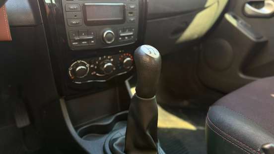 RENAULT-SANDERO-2011